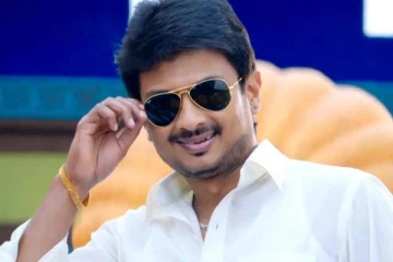 முதல்வரை சந்தித்த உதயநிதி ஸ்டாலின்... கொரோனா நிதிக்கு எவ்வளவு கொடுத்தார் தெரியுமா?