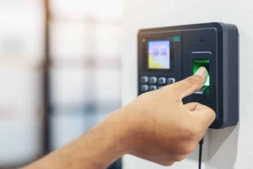 ඇඟිලි සලකුණටත් හොරෙන් රේගුවෙන් ගෙවූ කෝටි 142ක අතිකාල දීමනා