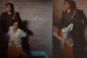 இருட்டு அறையில் பெண்ணை கொடூரமாக தாக்கிய போலீஸ் - சர்ச்சையை கிளப்பிய வீடியோ!