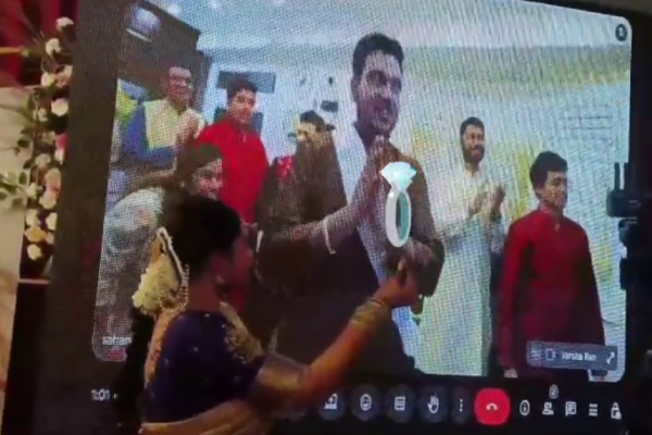 கனடாவில் சிக்கிக் கொண்ட மாப்பிள்ளை ; விசித்திர முறையில் நடந்தேறிய நிச்சயதார்த்தம் | Groom Stranded In Canada Unusual Engagement Held கனடாவில் சிக்கிக் கொண்ட மாப்பிள்ளை ; விசித்திர முறையில் நடந்தேறிய நிச்சயதார்த்தம் | Groom Stranded In Canada Unusual Engagement Held