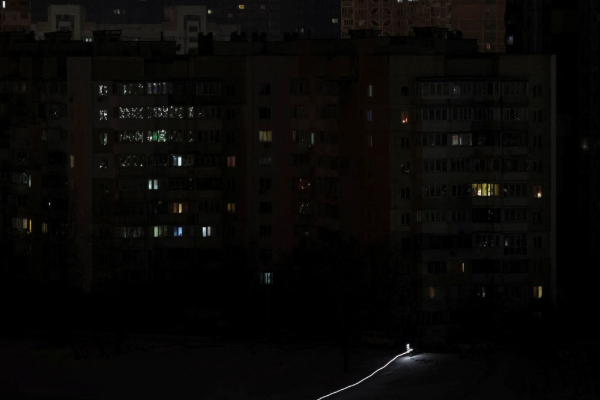 ரஷ்யாவின் தாக்குதலால் இருளில் மூழ்கிய உக்ரேன்; மக்கள் அந்தரிப்பு | Russian Air Attack Knocks Out Power Ukraine