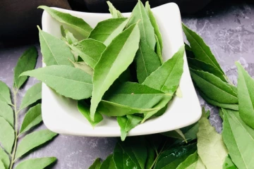 வெறும் வயிற்றில் கறிவேப்பிலை சாப்பிட்டால் என்ன நடக்கும்... யாரெல்லாம் தினமும் சாப்பிடலாம்?