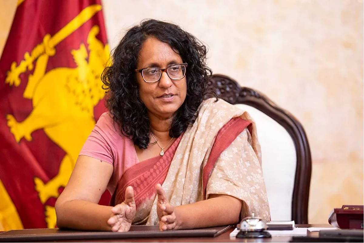 ஆசிரியர் வெற்றிடங்களுக்கு பட்டதாரிகளை இணைப்பது குறித்து எழுந்துள்ள குற்றச்சாட்டு | Recruit Private Graduates To Fill Teacher Vacancy ஆசிரியர் வெற்றிடங்களுக்கு பட்டதாரிகளை இணைப்பது குறித்து எழுந்துள்ள குற்றச்சாட்டு | Recruit Private Graduates To Fill Teacher Vacancy