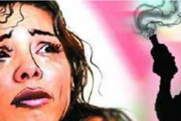 "බිරිඳට අනියම් සම්බන්ධතා කිහිපයක්ම තිබ්බා, යහපත් මඟට ගන්න හැදුවත් හරි ගියේ නැහැ.." - බිරියගේ මුහුණ කැත වෙන්න සැර දියරයක් එල්ල කළ සැමියා..