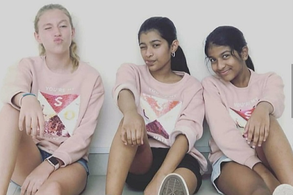 கனடாவில் படிப்பை முடித்து விட்டு இந்திய திரும்பிய விஜய் மகளா இது! வைரல் புகைப்படம் | Canada Thalapathy Vijay Daughter Viral Photo கனடாவில் படிப்பை முடித்து விட்டு இந்திய திரும்பிய விஜய் மகளா இது! வைரல் புகைப்படம் | Canada Thalapathy Vijay Daughter Viral Photo