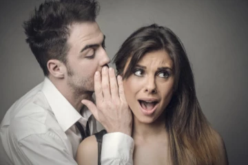 உங்க சினிமாவும் வேண்டாம் அட்ஜெஸ்ட்மெண்ட்டும் வேண்டா? கடுப்பாகி ஊருக்கே ஓடிய பிரபல நடிகை..