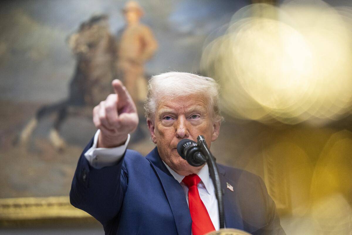 ஊடகங்களுக்கு எதிரான ட்ரம்ப்பின் சட்டப்போராட்டம்: நீதிமன்ற பின்னடைவுகளையும் மீறித் தொடரும் அழுத்தங்கள் | Trump Against The Media