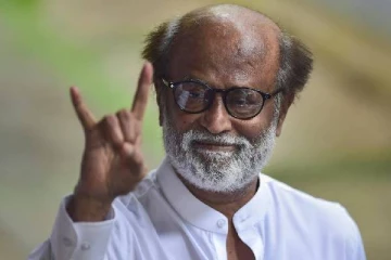 வீட்டின் முன் திரண்ட ரசிகர்கள் கூட்டத்திற்காக ரஜினி செய்த விஷயம் !