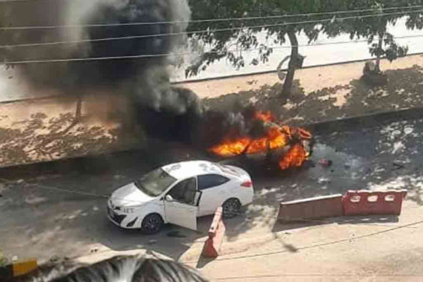 பாகிஸ்தானில் இடம்பெற்ற தற்கொலைத் தாக்குதலில் 12 பேர் பலி | 12 Killed In Suicide Attack In Pakistan பாகிஸ்தானில் இடம்பெற்ற தற்கொலைத் தாக்குதலில் 12 பேர் பலி | 12 Killed In Suicide Attack In Pakistan