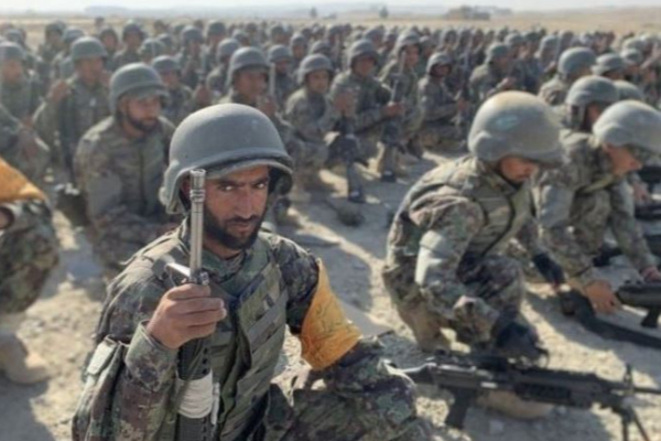 ஆப்கானிஸ்தானில் இருந்து வெளியேறிய கடைசி ராணுவ வீரர்- வைரலாகும் புகைப்படம் | America Last Soldier Come Out Afghan Viral Photo