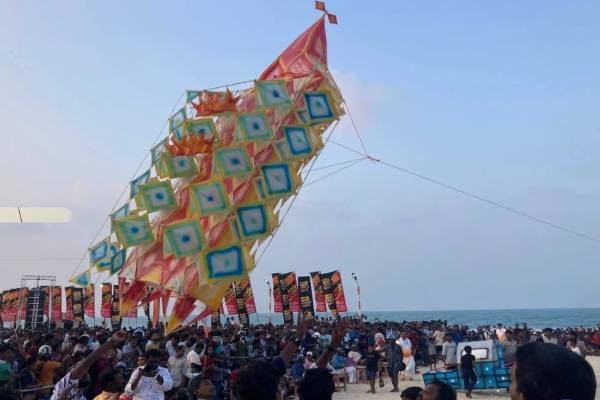 யாழ்ப்பாண கடற்கரையில் மாபெரும் பட்டத்திருவிழா | Jaffna Grand Graduation Ceremony