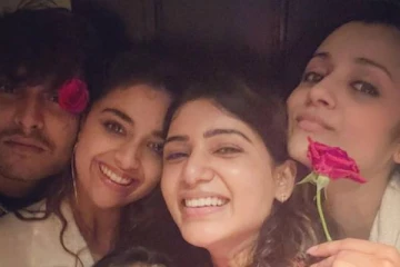 கீர்த்தி சுரேஷுன் கண்ணத்தை உரசிய நபர்! இரவு பார்ட்டியில் அலப்பறை செய்த நடிகைகள்; வைரலாகும் சமந்தா வெளியிட்ட புகைப்படம்!