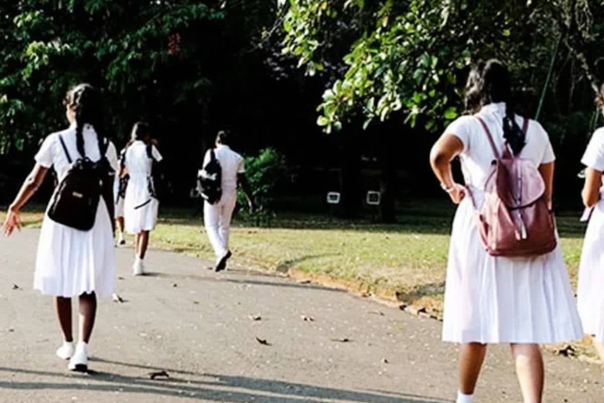 பாடசாலையின் அதிபரின் மோசமான செயல் - மாணவிக்கு நேர்ந்த கதி | Principle Arrested For Abuse பாடசாலையின் அதிபரின் மோசமான செயல் - மாணவிக்கு நேர்ந்த கதி | Principle Arrested For Abuse