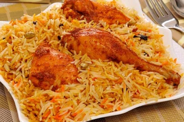 ஆர்டர் செய்த பிரியாணியை சாப்பிட்ட யுவதிக்கு நேர்ந்த கதி!