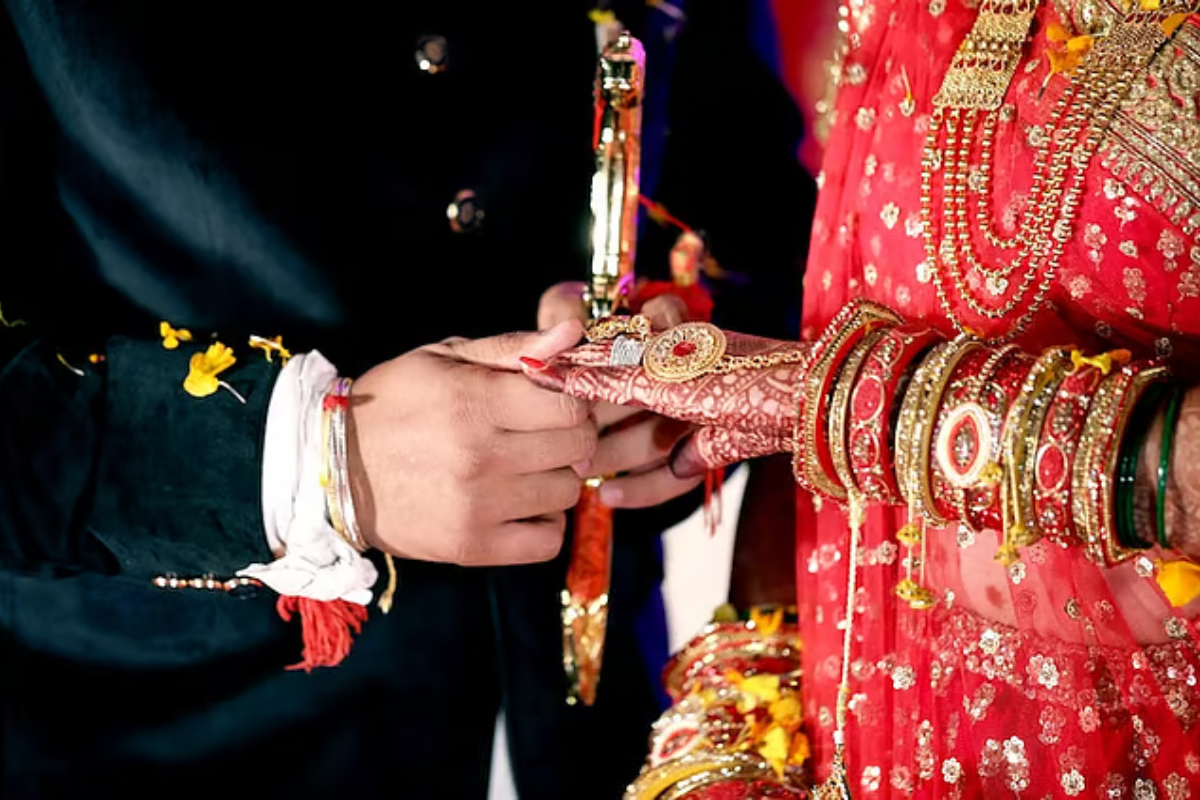 பெண்களின் அழகில் மயங்காதீர்கள் ; வெளிநாடொன்றில் பிறப்பிக்கப்பட்ட அவசர எச்சரிக்கை | Chinese Embassy Issues Urgent Warning