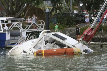 டொங்கோ சுனாமி;  நீரில் அடித்துசெல்லப்பட்ட மாற்றுதிறனாளி;  24 மணிநேரத்தின் பின்  மீண்ட அதிசயம்!