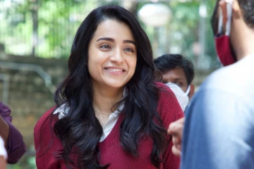 முன்னணி ஹீரோவுடன் ஸ்பெயின் செல்லும் திரிஷா..எதுக்காக தெரியுமா?