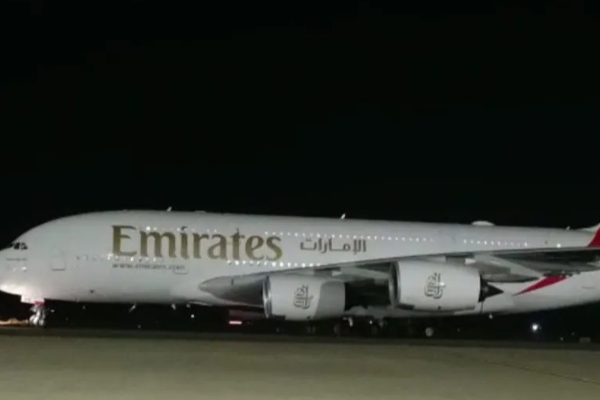 இலங்கைக்கு வந்த உலகின் மிகப் பெரிய பயணிகள் விமானம்! | The World S Largest Plane Arrived In Sri Lanka