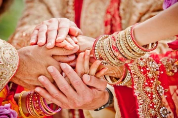 ஒரே ஆணை திருமணம் செய்த இரட்டையர்கள்! அப்பட்டமான சில உண்மைகள்