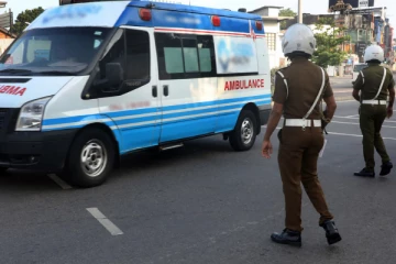 விபத்தில் சிக்கிய குடும்பம்; தாய் மரணம்; ஆபத்தான நிலையில் பிள்ளைகள்