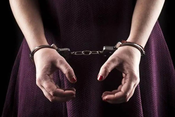 ஆண்களை ஏமாற்றி மோசடி ; நேர்முகதேர்வின் போது கையும் களவுமாக சிக்கிய பெண் | Foreign Job Scam Cheating Men ஆண்களை ஏமாற்றி மோசடி ; நேர்முகதேர்வின் போது கையும் களவுமாக சிக்கிய பெண் | Foreign Job Scam Cheating Men