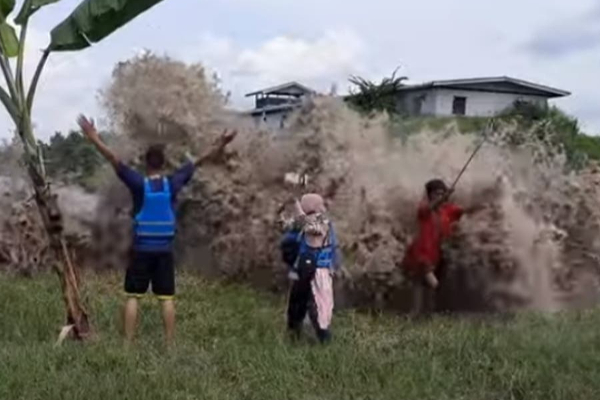 டொங்கோ சுனாமி;  நீரில் அடித்துசெல்லப்பட்ட மாற்றுதிறனாளி;  24 மணிநேரத்தின் பின்  மீண்ட அதிசயம்! | Tongo Tsunami A Disabled Person Miracle