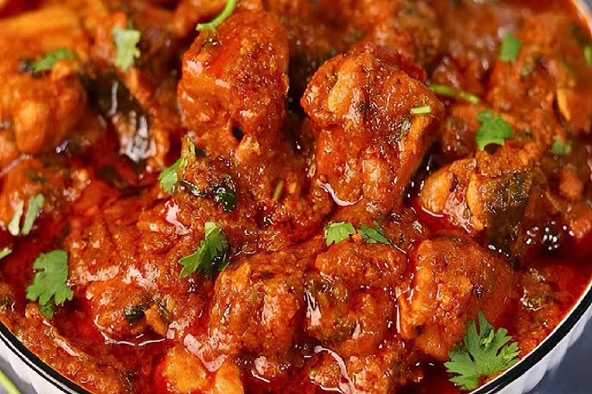 கிராமத்து பாணியில் வறுத்தரைத்த சிக்கன் குழம்பு... இப்படி ஒரு முறை செய்து பாருங்க | How To Make Village Style Chicken Gravy கிராமத்து பாணியில் வறுத்தரைத்த சிக்கன் குழம்பு... இப்படி ஒரு முறை செய்து பாருங்க | How To Make Village Style Chicken Gravy