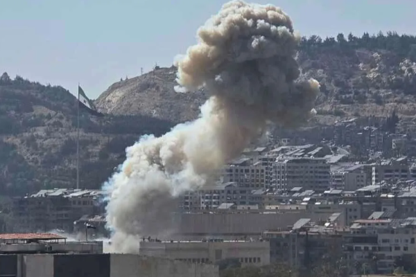 காஸா மீது இஸ்ரேல் பாரிய வான்வழித் தாக்குதல் | Israel Launches Massive Airstrikes On Gaza