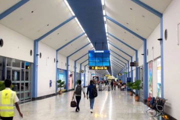 கட்டுநாயக்காவில் தவித்து வந்த சீன பிரஜை! பொலிஸ் அதிகாரிகள் செய்த செயல்