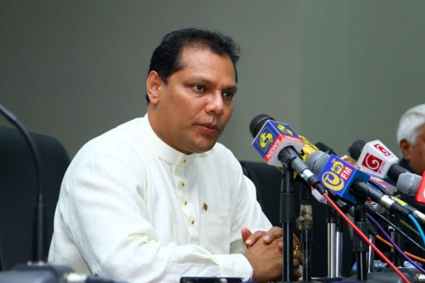 பதவி விலகிய பின்னரும் வீட்டைவிடாத நாமல்; தயாசிறி கேள்வி | Namal Does Not Leave Home