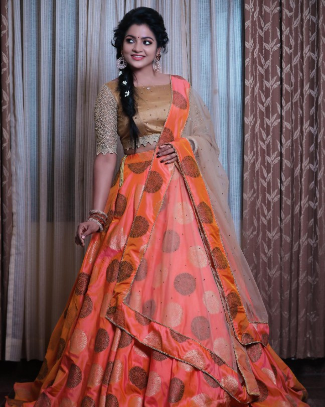 முல்லையாக மக்கள் மனதில் வாழும் மறைந்த சீரியல் நடிகை சித்ராவின் அழகிய போட்டோஸ் 9 Gallery