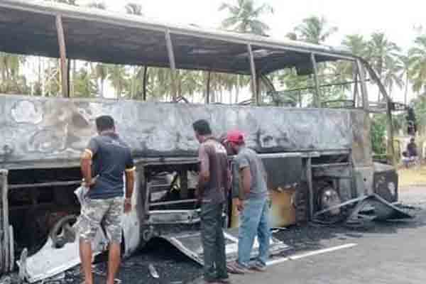 யாழில் இருந்து கொழும்பு சென்ற பேருந்து முற்றாக எரிந்து நாசம் (Photos) | Jaffna To Colombo Bus Service Bus Accident Today