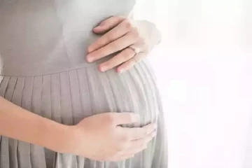 கோர விபத்தில் ஆசிரியையான கர்ப்பிணி பெண்ணுக்கு நேர்ந்த துயரம்