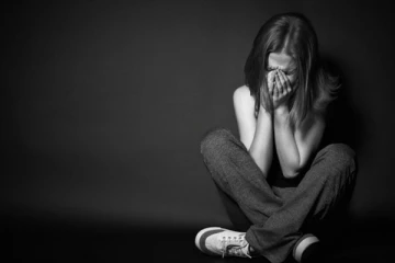 யாழில் கொடூரம் - சிறுமிக்கு மதுபானம் பருக்கப்பட்டு கூட்டு வன்புணர்வு