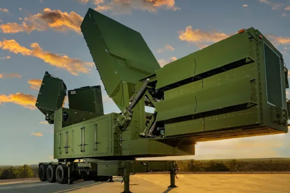 ட்ரோன் தாக்குதலுக்கு உள்ளான குவைத் சர்வதேச விமான நிலையம் : பற்றி எரிந்த எரிபொருள் தாங்கி | Kuwait Airport Drone Attack Fuel Tank