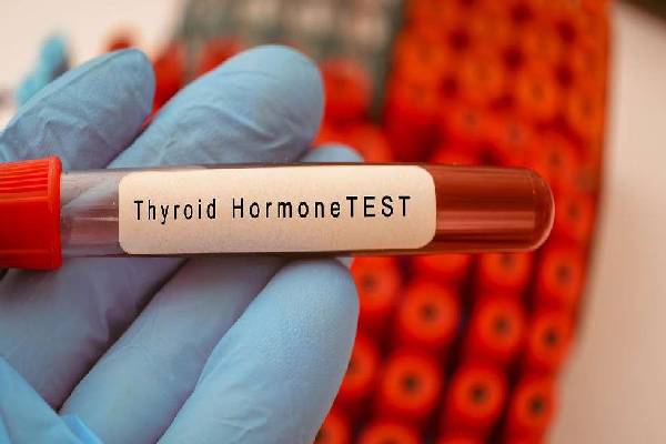 அலட்சியப்படுத்தவே கூடாத தைராய்டு புற்றுநோயின் ஆரம்ப அறிகுறிகள்! | What Are The First Symptoms Of Thyroid Cancer