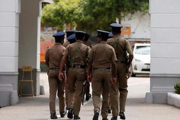 தமிழர் பகுதியில் நான்கு வீடுகளில் ஒரே நாளில் திருட்டு: பொலிஸார் தீவிர விசாரணை | Batticaloa Theft Sri Lanka Police Investigation