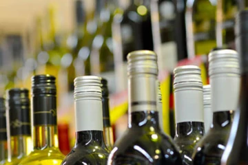 பாரிய வர்த்தகர்கள் மூவருக்கு புதிய மதுபான அனுமதிப்பத்திரம்?