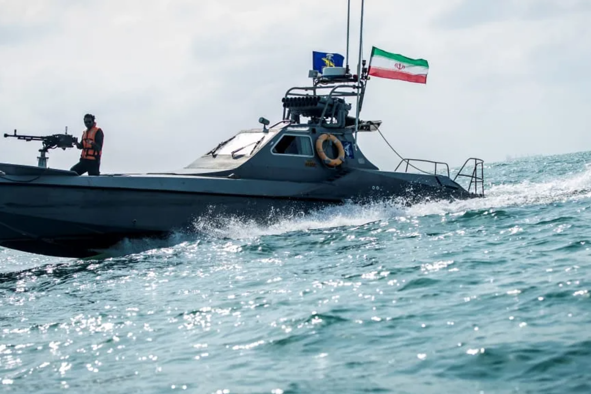 அமெரிக்கக் கப்பலைத் தாக்கிய IRGC- வெளியிட்ட அதிரடி அறிவிப்பு! ஓமன் கடற்கரைக்கு அப்பால் பதற்றம் | Irgc Says Targeted Us Vessel Off Oman S Coast அமெரிக்கக் கப்பலைத் தாக்கிய IRGC- வெளியிட்ட அதிரடி அறிவிப்பு! ஓமன் கடற்கரைக்கு அப்பால் பதற்றம் | Irgc Says Targeted Us Vessel Off Oman S Coast