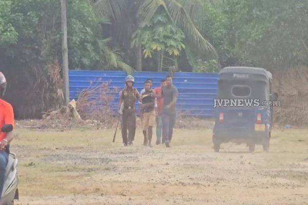 யாழில் துப்பாக்கிச்சூடு ; வாள்வெட்டுக் குழுவின் அடாவடிதனத்தால் கடும் பதற்றம் | Gunfire In Jaffna Sword Gang Sparks Tension