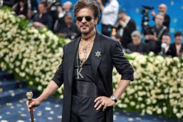 Met Gala நிகழ்ச்சிக்காக நடிகர் ஷாருக்கான் அணிந்த வாட்ச் விலை இத்தனை கோடியா?.. யப்பா