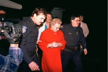 ஆற்றோரத்திலிருந்த மரப்பெட்டியில் காத்திருந்த அதிர்ச்சி! அடுத்தடுத்து கண்டுபிடிக்கப்பட்ட சடலங்கள் (Video)