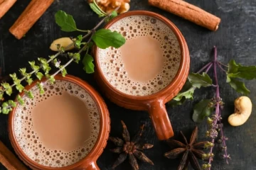 மறந்தும்கூட டீ கூட இதெல்லாம் சேர்த்து சாப்பிடாதீங்க.. ஆபத்து இருக்காம்