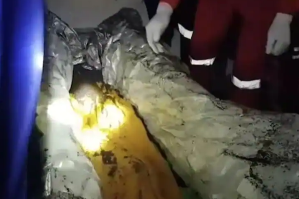 பிணங்களை சவப்பெட்டியுடன் சாமியாரிடம் கொடுக்கும் ஊர் மக்கள்... ஆய்வில் வெளிவரும் திடுக்கிடும் தகவல் | Leader Of Feces Eating Cult Arrested After 11