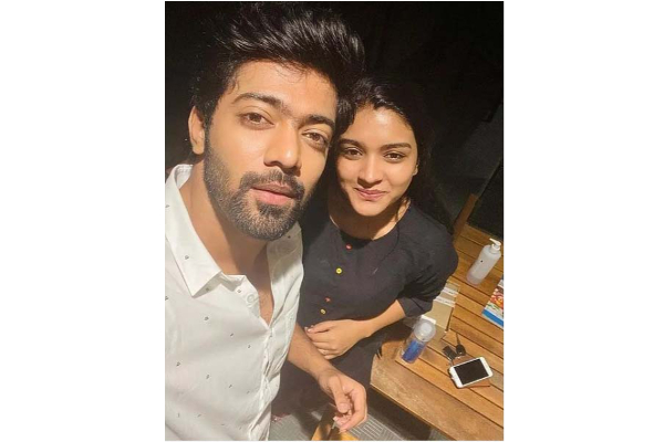 முதன்முதலாக காதலனுடன் படுநெருக்கமாக செம்பருத்தி சீரியல் நடிகை: புகைப்படத்திற்கு லைக்ஸை குவிக்கும் ரசிகர்கள் | Shabana In Aryan Instagram Photo