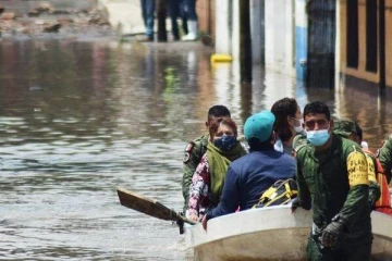 மெக்சிகோவை உலுக்கும் இயற்கை சீற்றங்கள்! சக்திவாய்ந்த நிலநடுக்கம்