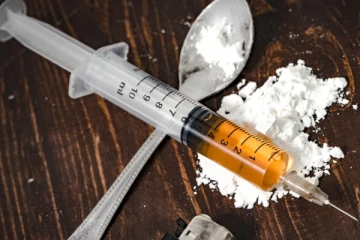 ஊசி போதைப்பொருள் விற்ற கும்பல் சிக்கியது