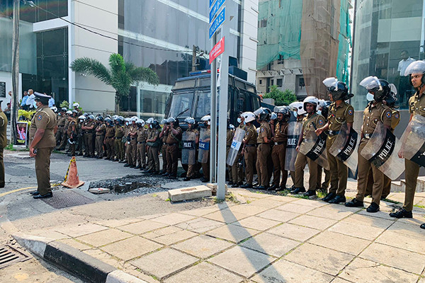 பரபரப்பாகும் கொழும்பு; குவிக்கப்பட்டுள்ள பொலிஸார்!(Photos) | Police In Colombo