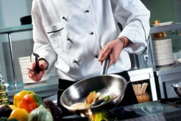 ஜெர்மனியில் தானே சமைக்க வேண்டும் என்ற ஆசையால்  நபரொருவருக்கு ஏற்பட்ட விபரீதம்