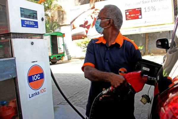 தேர்தலுக்காக எரிபொருளை விநியோகிக்க முடியாது! அமைச்சர் அதிரடி அறிவிப்பு | Can T Distribute Fuel Election Process Sri Lanka
